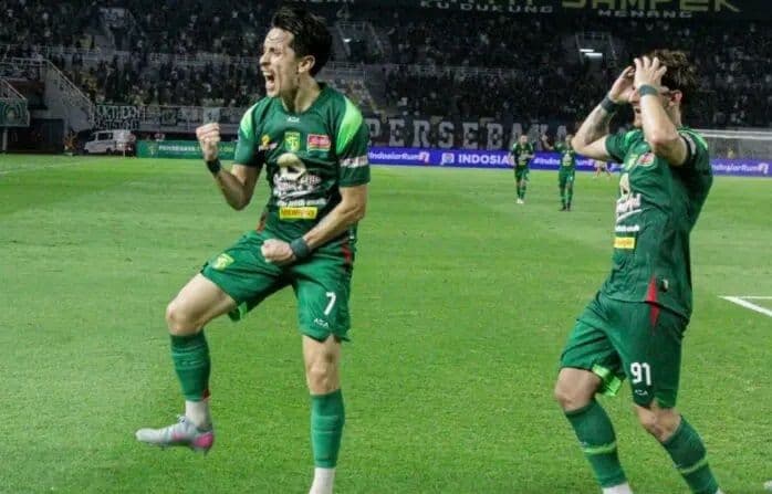 persebaya_hantam_bali_united_52_di_liga_1_2025