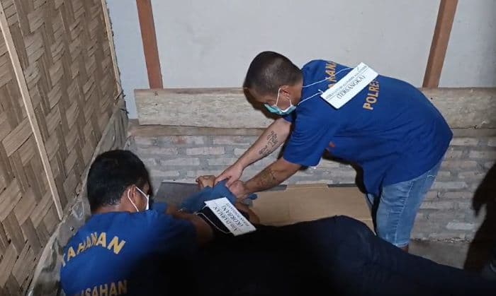 polisi_gelar_rekonstruksi_23_adegan_kasus_pembunuhan_kakek_di_asahan