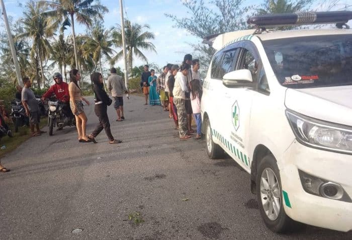tiga_korban_mobil_escudo_tercebur_di_sosorgadong_dievakuasi_ke_puskesmas_barus