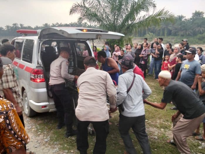 mandi_bersama_teman_di_sungai_batang_serangan_pelajar_smp_tewas_tenggelam