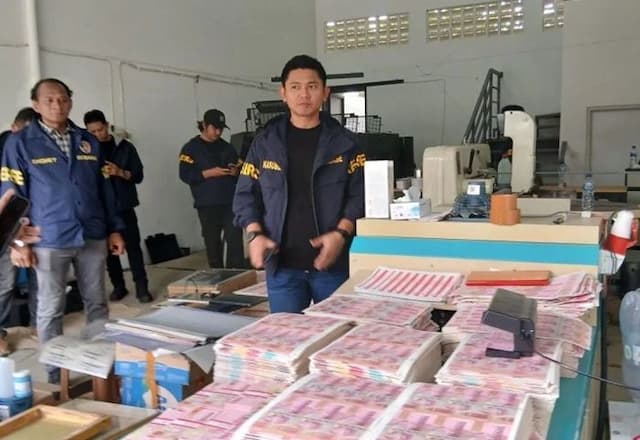 target_edar_sindikat_uang_palsu_rp36_m_ternyata_salah_satu_bank_swasta_