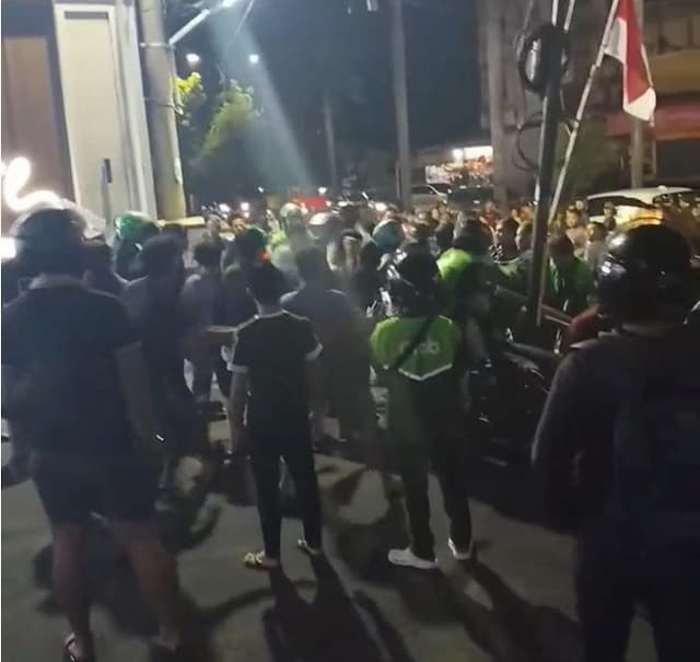 viral_ojol_dan_warga_baku_hantam_di_kapten_muslim_akhirnya_saling_maaf_di_hadapan_polisi_