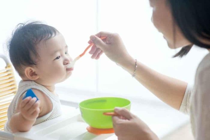 dokter_india_ingatkan_bahaya_garam_gula_dan_madu_untuk_bayi_di_bawah_12_bulan