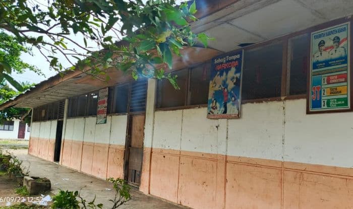 atap_bocor_hingga_lantai_pecah_sdn_014648_padang_mahondang_butuh_renovasi_