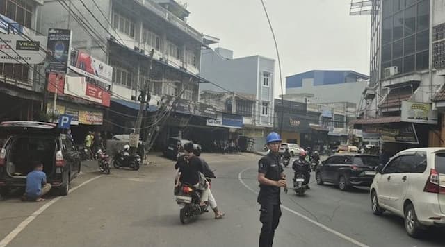 kabel_melintang_di_jalan_t_imam_bonjol_binjai_ganggu_pengguna_jalan