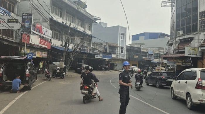 kabel_melintang_di_jalan_t_imam_bonjol_binjai_ganggu_pengguna_jalan