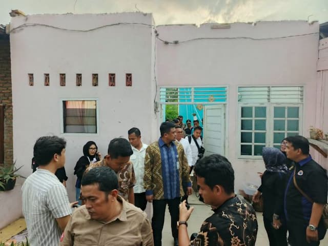 perbaikan_rumah_korban_angin_puting_beliung_di_medan_johor_mulai_dikerjakan