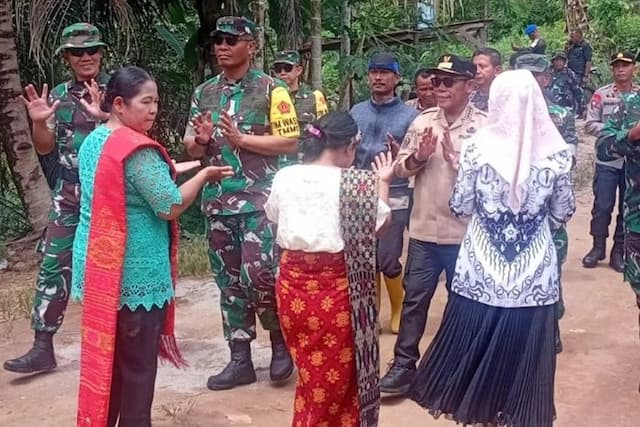 aster_kasad_mayjen_tni_aminton_manurung_tinjau_tmmd_ke126_di_tapteng_apresiasi_sinergi_tni_dan_warga