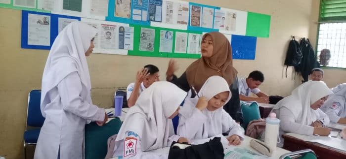 penulis_nasional_eva_riyanty_lubis_ajak_siswa_jadikan_menulis_sebagai_dakwah_digital