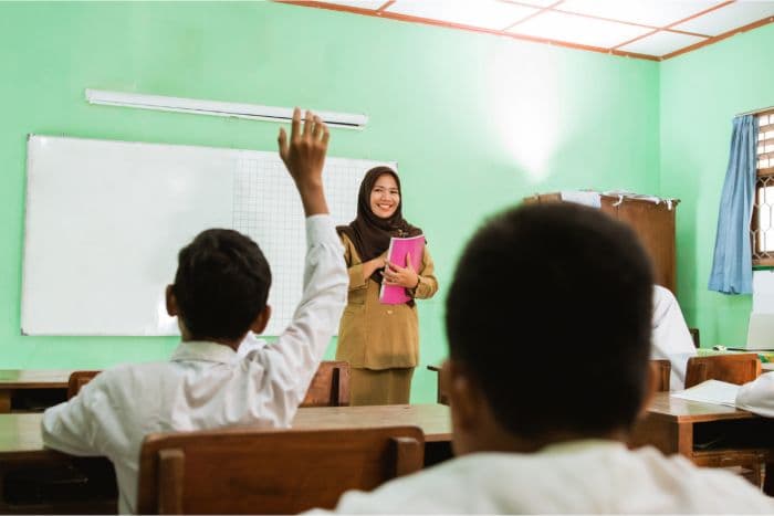 tunjangan_honorer_naik_dan_siapkan_kuota_150000_beasiswa_bagi_guru_yang_belum_d4s1_tahun_2026