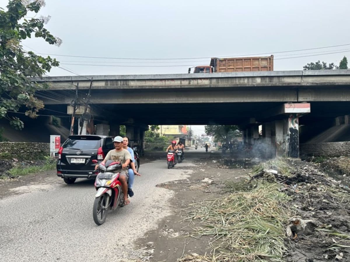 drainase_mulai_ditangani_warga_jalan_garuda_raya_mandala_minta_banjir_dituntaskan_permanen_