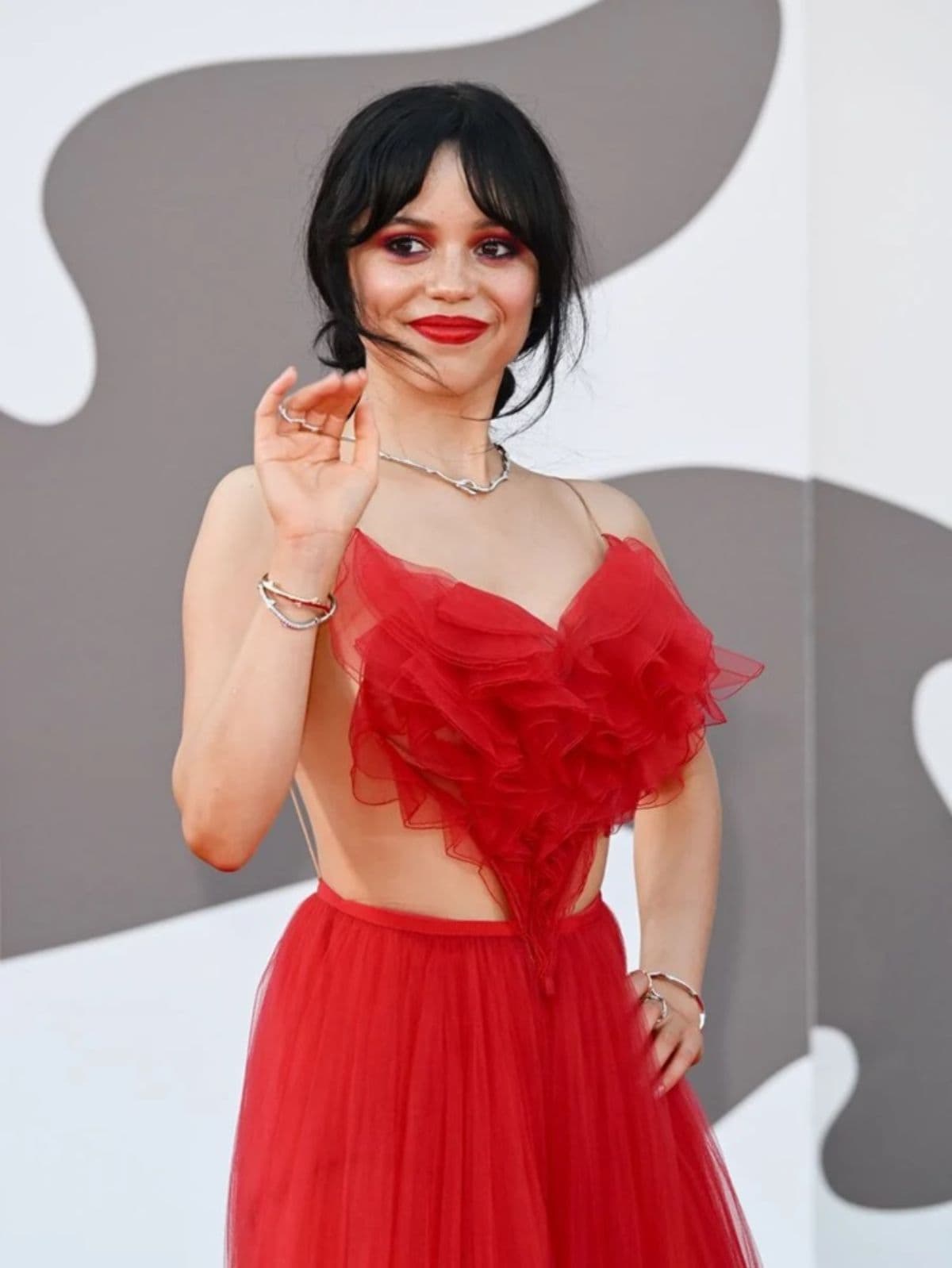 sibuk_sejak_usia_10_tahun_jenna_ortega_mau_hiatus_dari_tv_usai_wednesday_season_3_