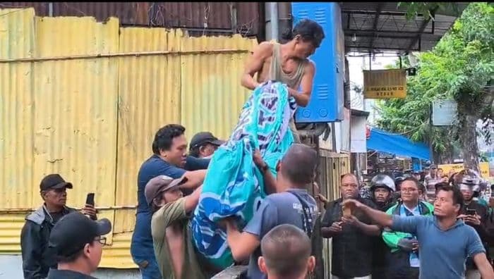 mayat_pria_dengan_kondisi_mengenaskan_ditemukan_warga_di_medan_helvetia