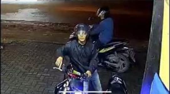beli_sepatu_di_jalan_ayahanda_motor_milik_pria_asal_dolok_sanggul_dicuri_maling