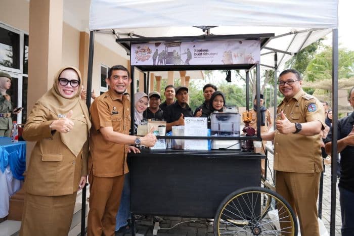 bupati_deli_serdang_tutup_pelatihan_wirausaha_baru_300_peserta_terima_bantuan_alat_usaha