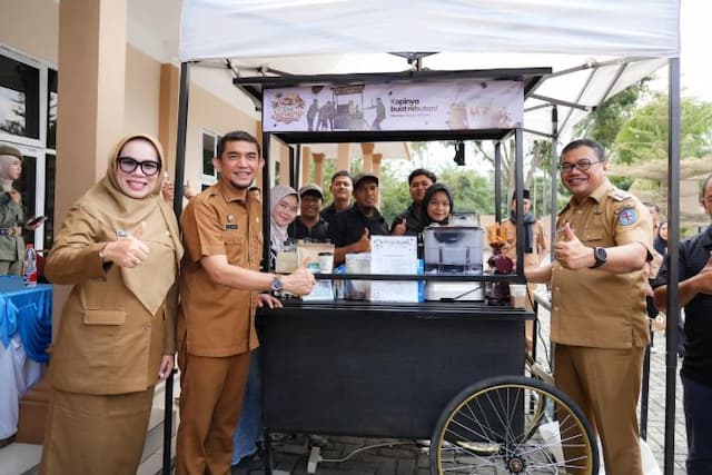 bupati_deli_serdang_tutup_pelatihan_wirausaha_baru_300_peserta_terima_bantuan_alat_usaha