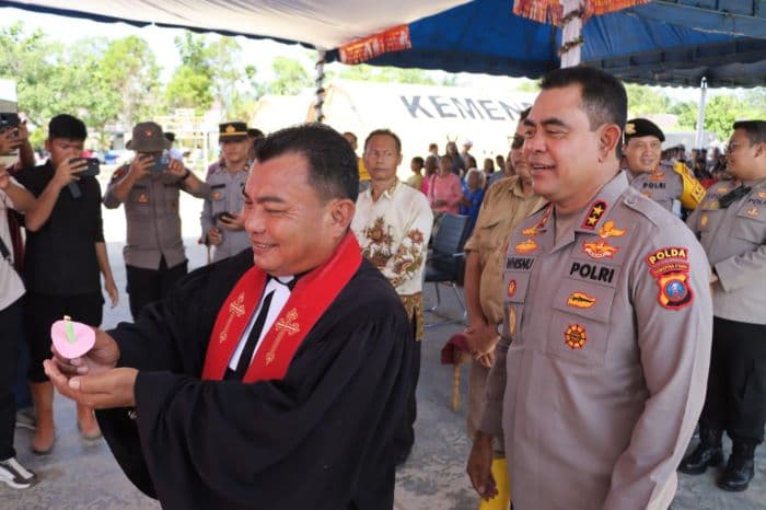 kapolda_sumut_rayakan_natal_bersama_korban_bencana_di_tukka