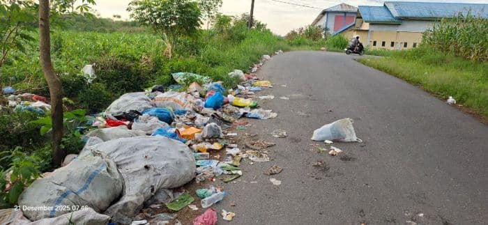 sudah_lima_hari_tumpukan_sampah_di_dairi_tidak_diangkut