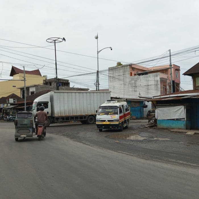jalan_simpang_tiga_sm_raja_di_padangsidimpuan_selalu_rusak_parah