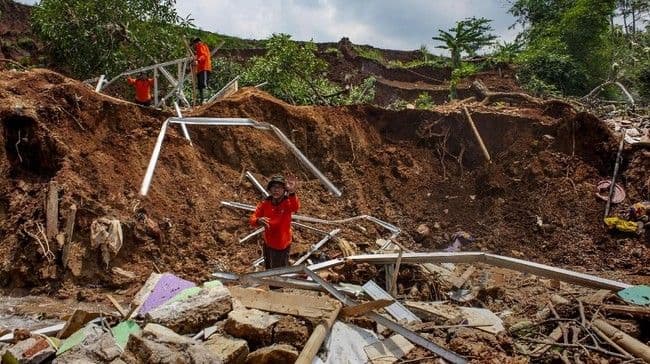 longsor_dan_banjir_bandang_cisarua_bandung_barat_2026_4_tewas_89_masih_hilang