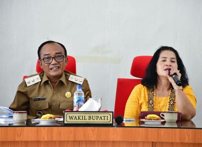 perdana_berkantor_wakil_bupati_samosir_ajak_pimpinan_opd_kerja_sama
