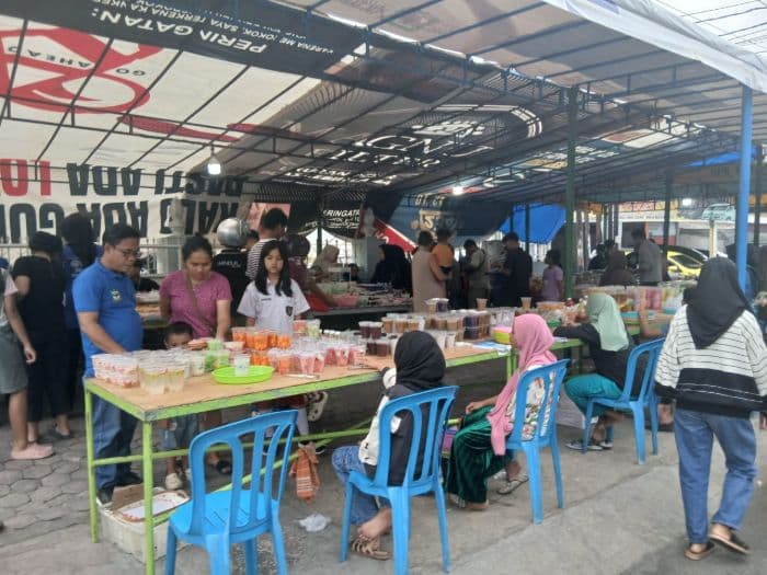 berburu_takjil_di_pematangsiantar_kemeriahan_pengunjung_mempererat_silaturahmi_saat_war_jajanan