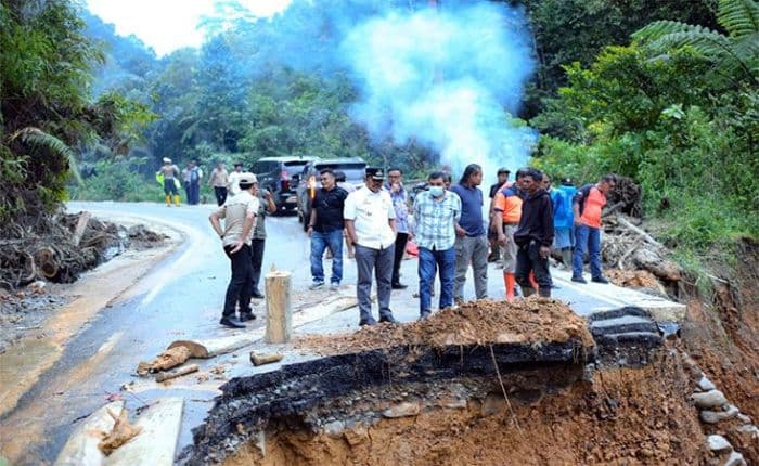dprd_sumut_minta_penanganan_darurat_jalan_jembatan_merahmuarasoma_madina