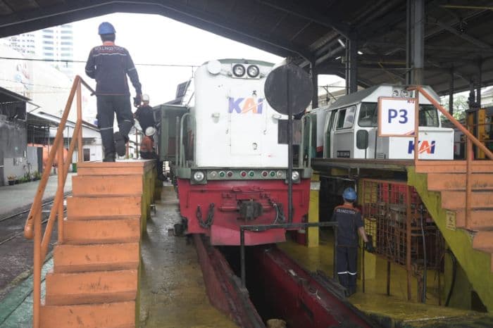 kai_divre_i_sumut_siapkan_31_lokomotif_dan_73_kereta_untuk_angkutan_lebaran_2026