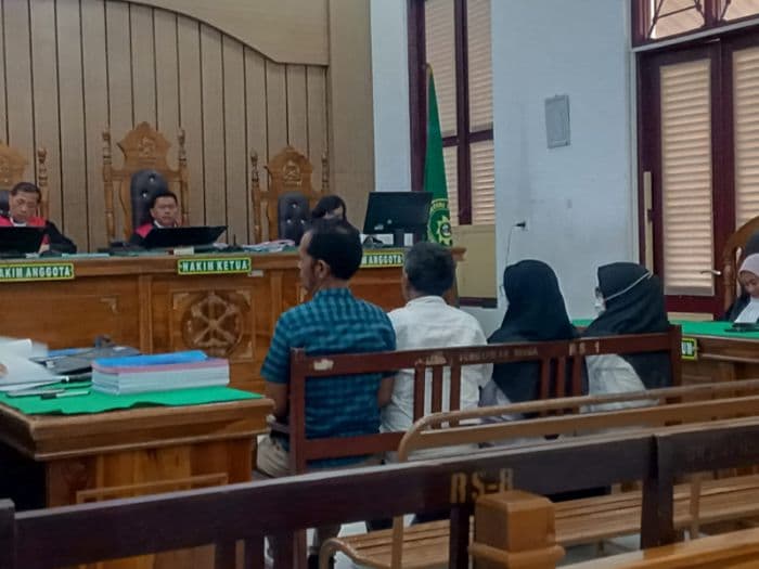 kasus_korupsi_dana_bos_mantan_kepala_sman_19_medan_dkk_dituntut_berbeda