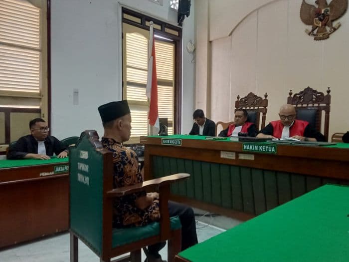 mantan_kepala_smkn_1_pancur_batu_divonis_17_bulan_penjara_kasus_korupsi_dana_bos