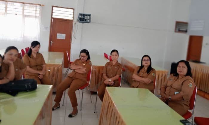 unggahan_akun_fb_rio_bastian_soal_pemotongan_tunjangan_sertifikasi_resahkan_guru_smpn_1_pangururan_