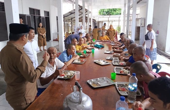 direktur_rsj_prof_ildrem_cek_makanan_dalam_mendukung_pemulihan_pasien