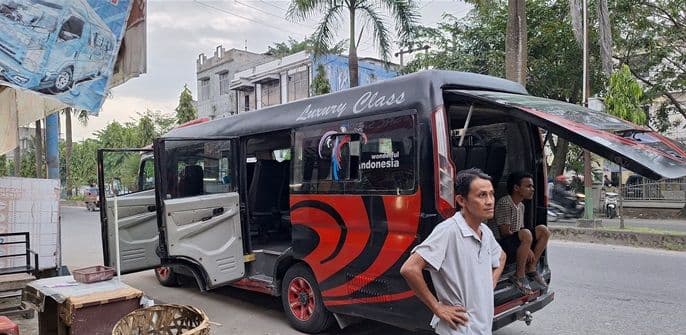 komentar_pengusaha_travel_terkait_taksi_gelap_yang_beroperasi_di_medan