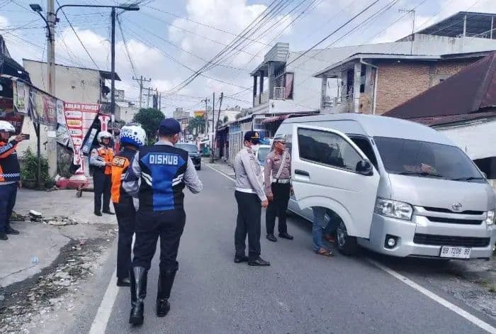 polda_sumut_tindak_taksi_gelap_jelang_libur_lebaran