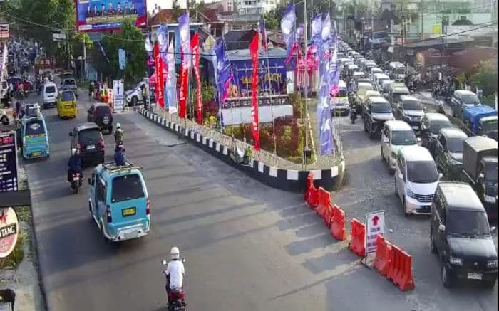 akses_menuju_parapat_via_siantar_padat_sistem_satu_arah_diberlakukan