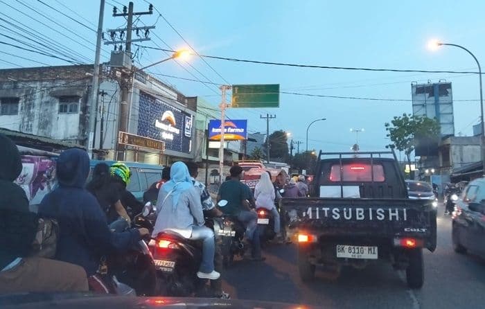 arus_balik_lebaran_2026_di_deli_serdang_padat_satlantas_atur_lalu_lintas