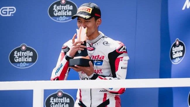 media_italia_puji_veda_ega_pratama_usai_podium_moto3_brasil_2026