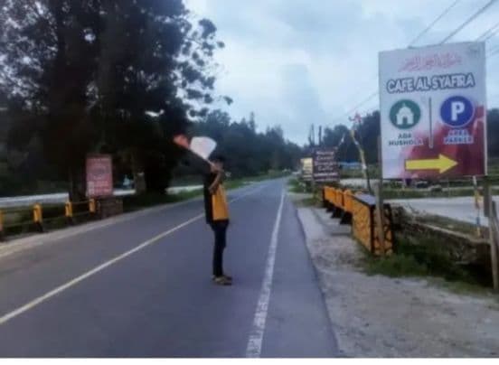 objek_wisata_kafe_binanga_toba_butuh_warning_light