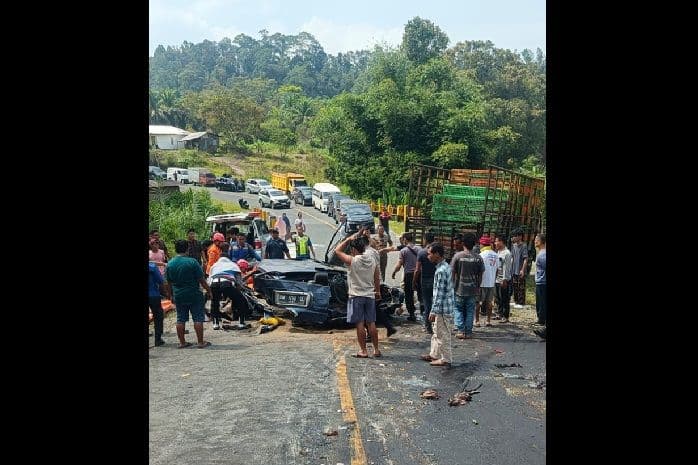 tragedi_di_jalur_alternatif_parapat_keluarga_korban_kecelakaan_maut_minta_tanggung_jawab