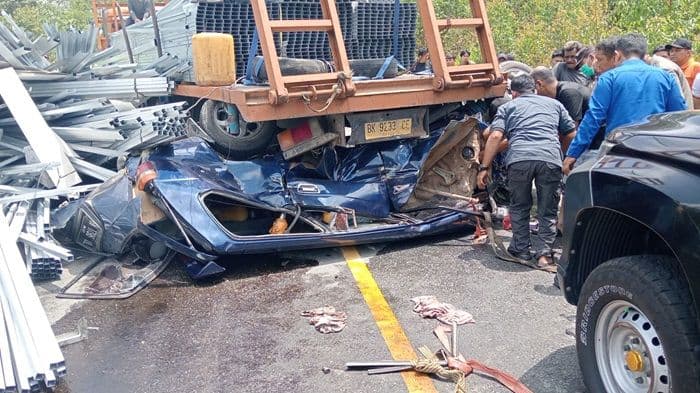 truk_gagal_menanjak_di_jalur_alternatif_parapat_3_tewas_dalam_kecelakaan_maut_di_simalungun