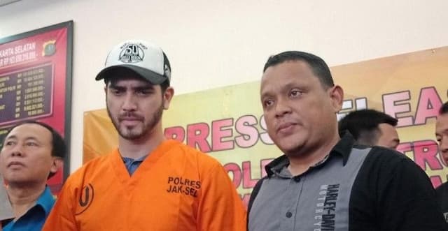 aktor_fachri_albar_ditangkap_polisi_ditemukan_kokain_hingga_alprazolam