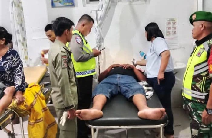 kecelakaan_di_tapteng_empat_penumpang_dan_sopir_dilarikan_ke_puskesmas