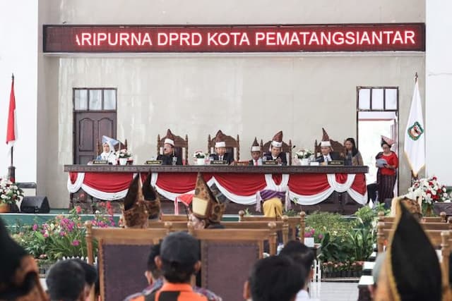 sidang_paripurna_istimewa_hut_ke154_kota_siantar_kesukarelaan_raja_sang_naualuh_patut_diteladani