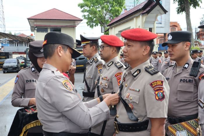 tiga_perwira_polres_padangsidimpuan_sertijab_kapolres_pentingnya_adaptasi_cepat