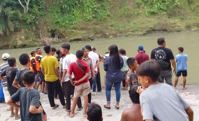 dua_pelajar_hanyut_di_sungai_langkat_tim_gabungan_masih_lakukan_pencarian
