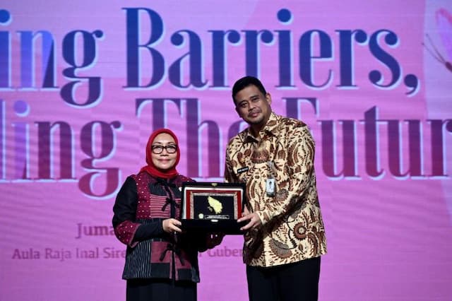 gubernur_bobby_dorong_perempuan_seimbangkan_peran_rumah_tangga_dan_ruang_publik