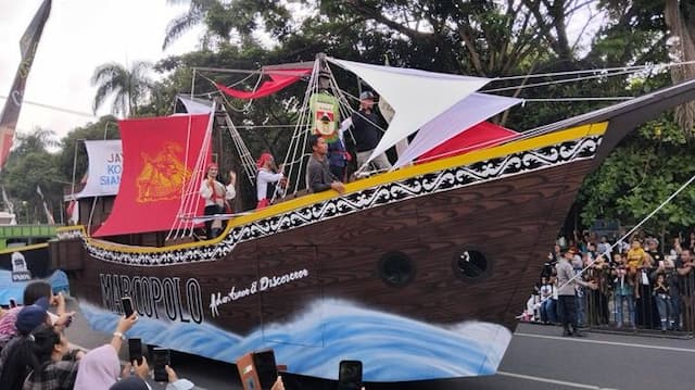parade_karnaval_hut_ke155_pematangsiantar_meriah_ribuan_warga_tumpah_ruah