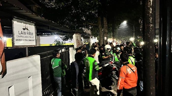 ratusan_ojol_geruduk_kantor_matel_di_medan_dipicu_penarikan_motor