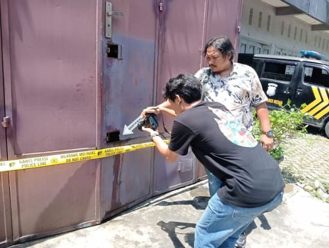 ibu_dan_anak_ditemukan_tewas_membusuk_di_komplek_palem_kencana_sunggal