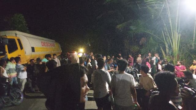 polisi_evakuasi_sopir_truk_terduga_pelaku_asusila_di_tapteng_